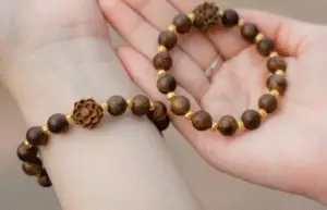Những điều kiêng khi đeo vòng hạt trầm hương